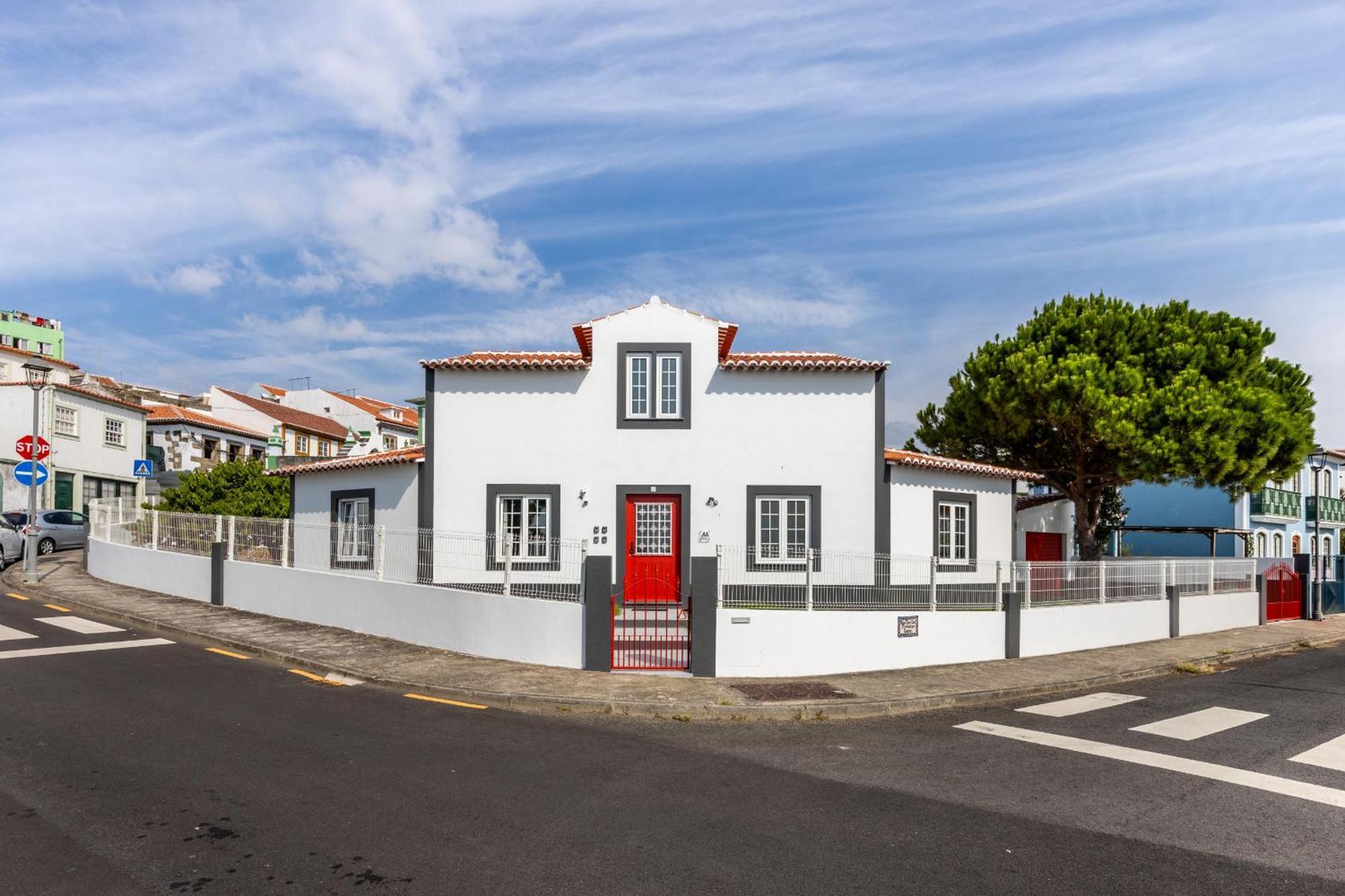 Angra Charming Suites By Seewest Angra do Heroismo Exterior photo