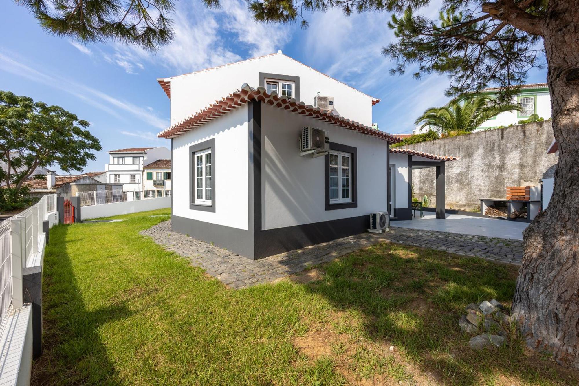 Angra Charming Suites By Seewest Angra do Heroismo Exterior photo